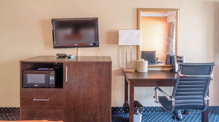 Knights Inn North Bay Room