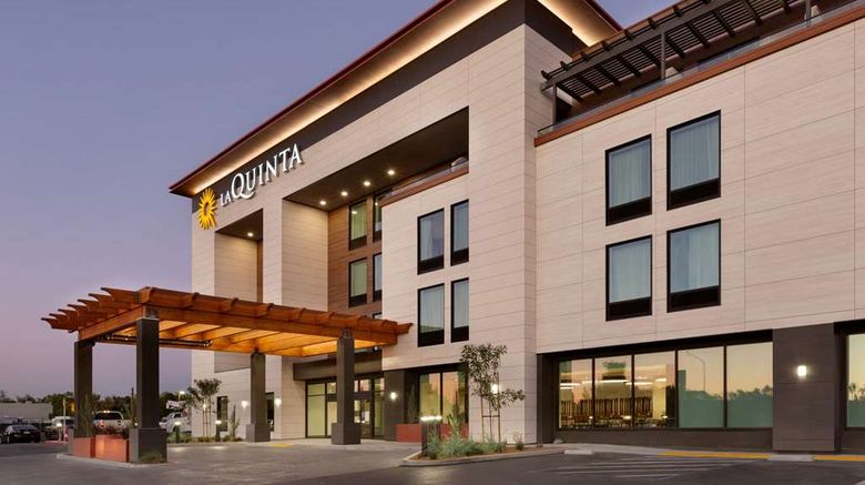 <b>La Quinta Inn & Suites by Wyndham Exterior</b>. Images powered by <a href="https://iceportal.shijigroup.com/" title="IcePortal" target="_blank">IcePortal</a>.