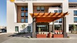 <b>La Quinta Inn & Suites by Wyndham Exterior</b>. Images powered by <a href="https://iceportal.shijigroup.com/" title="IcePortal" target="_blank">IcePortal</a>.
