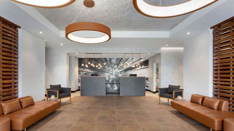 La Quinta Inn & Suites by Wyndham Lobby