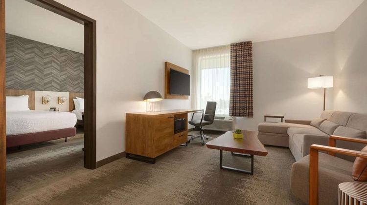 La Quinta Inn & Suites by Wyndham Suite