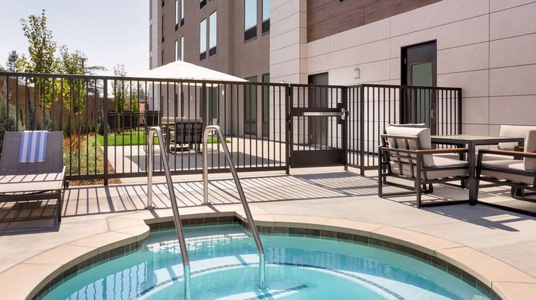 <b>La Quinta Inn & Suites by Wyndham Spa</b>. Images powered by <a href="https://iceportal.shijigroup.com/" title="IcePortal" target="_blank">IcePortal</a>.