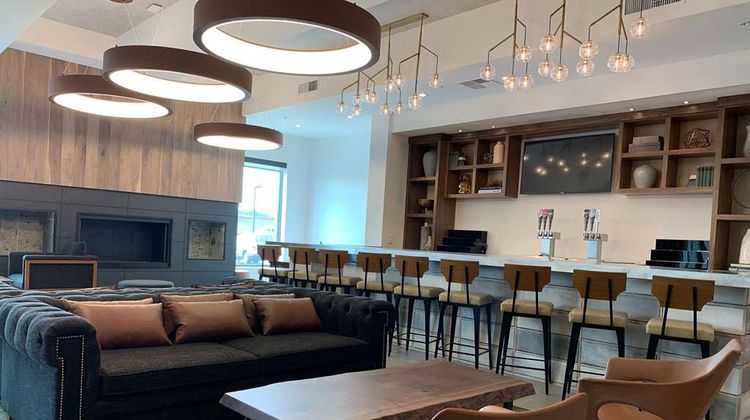 La Quinta Inn & Suites by Wyndham Lobby