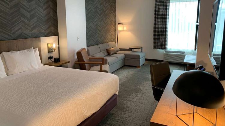 La Quinta Inn & Suites by Wyndham Room