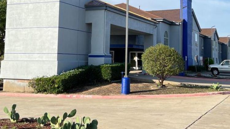 Americas Best Value Inn & Suites Exterior
