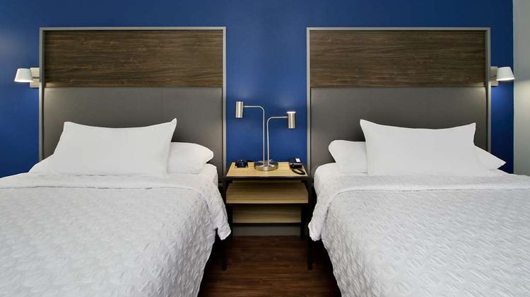 Tru by Hilton Waco South Room