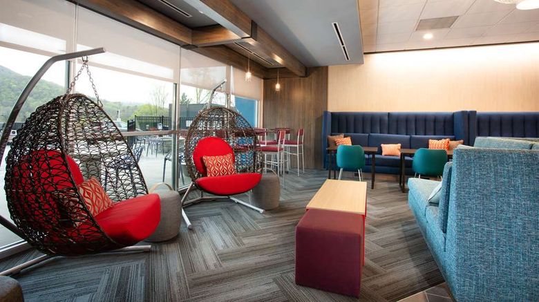 <b>Tru by Hilton Asheville East Lobby</b>. Images powered by <a href="https://iceportal.shijigroup.com/" title="IcePortal" target="_blank">IcePortal</a>.