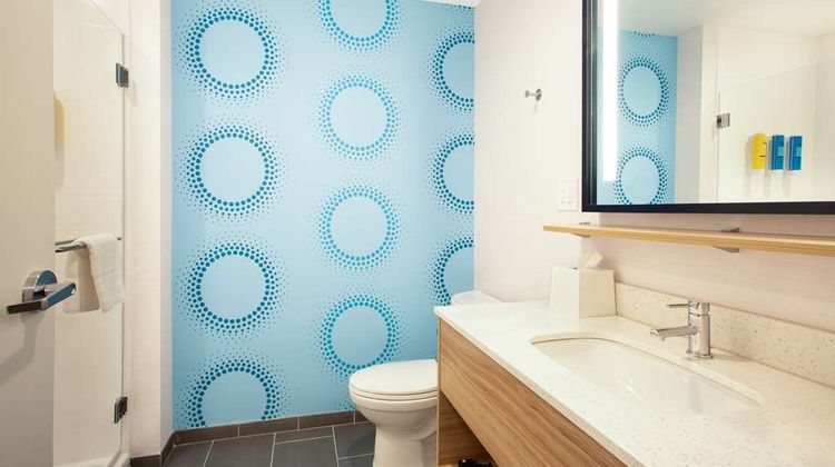Tru by Hilton Asheville East Room
