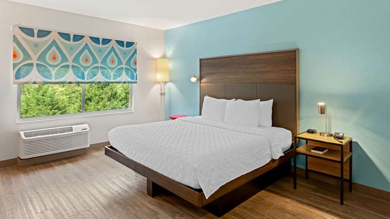 <b>Tru by Hilton Asheville East Room</b>. Images powered by <a href="https://iceportal.shijigroup.com/" title="IcePortal" target="_blank">IcePortal</a>.