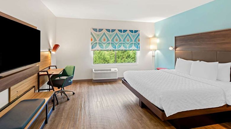 <b>Tru by Hilton Asheville East Room</b>. Images powered by <a href="https://iceportal.shijigroup.com/" title="IcePortal" target="_blank">IcePortal</a>.