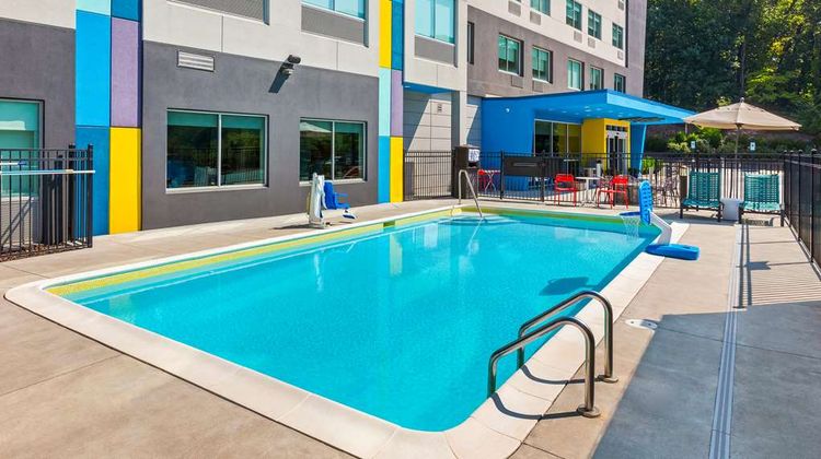 Tru by Hilton Asheville East Pool