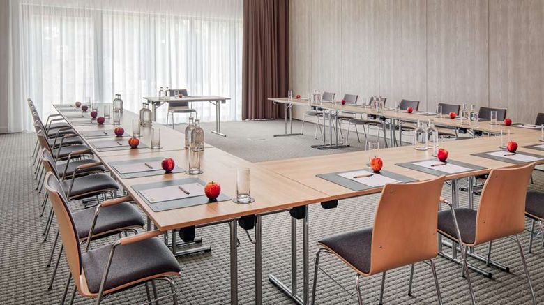 <b>IntercityHotel Saarbrucken Meeting</b>. Images powered by <a href="https://iceportal.shijigroup.com/" title="IcePortal" target="_blank">IcePortal</a>.