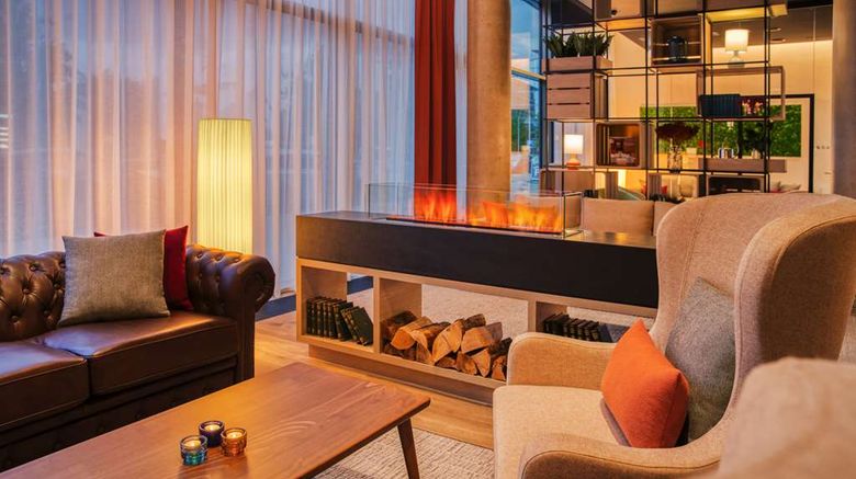 <b>IntercityHotel Saarbrucken Lobby</b>. Images powered by <a href="https://iceportal.shijigroup.com/" title="IcePortal" target="_blank">IcePortal</a>.