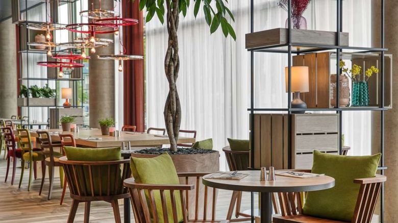<b>IntercityHotel Saarbrucken Restaurant</b>. Images powered by <a href="https://iceportal.shijigroup.com/" title="IcePortal" target="_blank">IcePortal</a>.