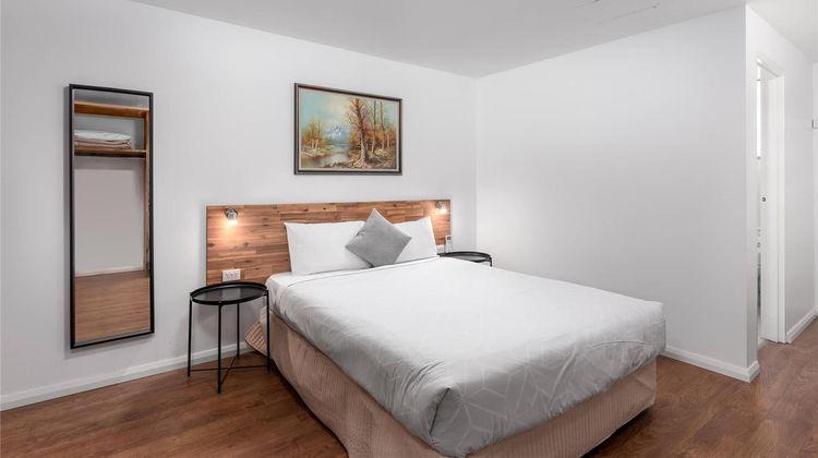 Econo Lodge Lilydale Room