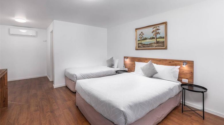 <b>Econo Lodge Lilydale Room</b>. Images powered by <a href="https://iceportal.shijigroup.com/" title="IcePortal" target="_blank">IcePortal</a>.