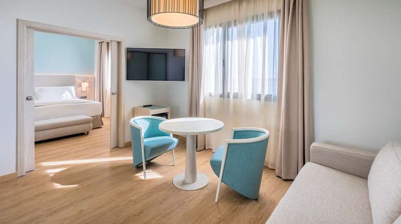 <b>Occidental Sevilla Viapol Suite</b>. Images powered by <a href="https://iceportal.shijigroup.com/" title="IcePortal" target="_blank">IcePortal</a>.