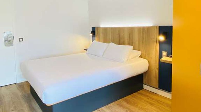 <b>B&B Hotel Chalon-sur-Saone Nord Room</b>. Images powered by <a href="https://iceportal.shijigroup.com/" title="IcePortal" target="_blank">IcePortal</a>.