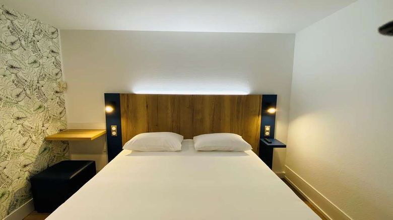 <b>B&B Hotel Chalon-sur-Saone Nord Room</b>. Images powered by <a href="https://iceportal.shijigroup.com/" title="IcePortal" target="_blank">IcePortal</a>.