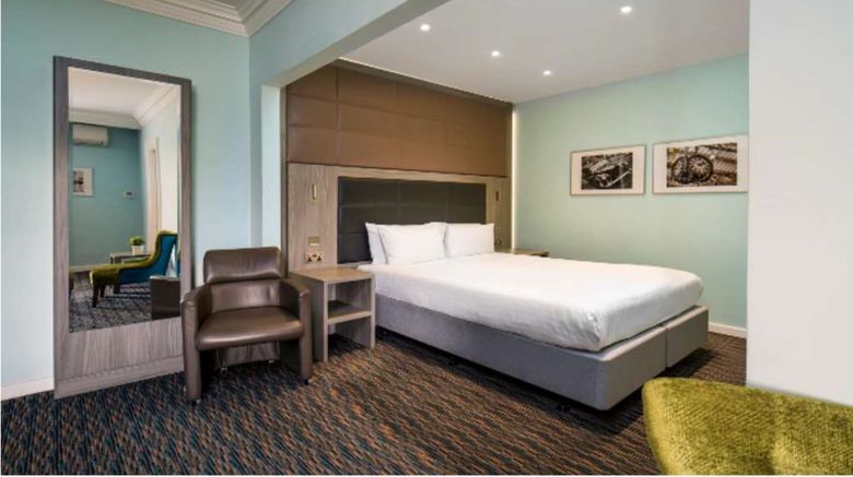 <b>London Chigwell, BW Signature Collection Suite</b>. Images powered by <a href="https://iceportal.shijigroup.com/" title="IcePortal" target="_blank">IcePortal</a>.