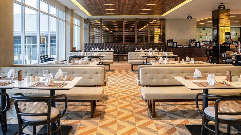 <b>Mercure Langkawi Pantai Cenang Restaurant</b>. Images powered by <a href="https://iceportal.shijigroup.com/" title="IcePortal" target="_blank">IcePortal</a>.
