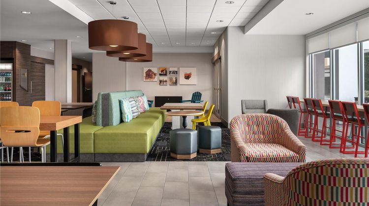 Home2 Stes by Hilton Cincinnati Eastgate Lobby