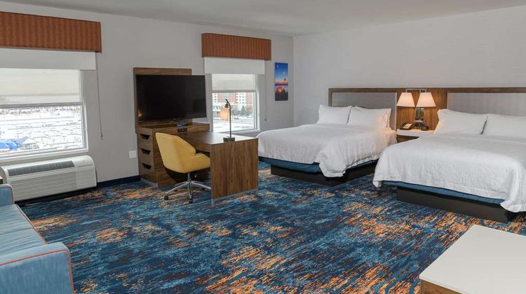 Hampton Inn & Suites Erie Bayfront Room