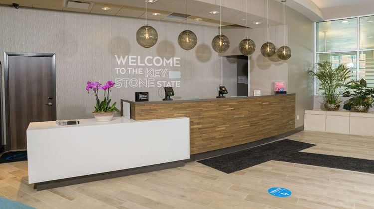 Hampton Inn & Suites Erie Bayfront Lobby