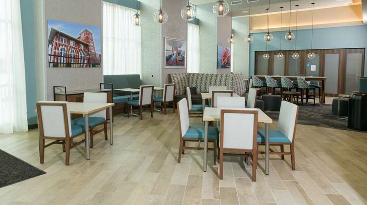 Hampton Inn & Suites Erie Bayfront Lobby