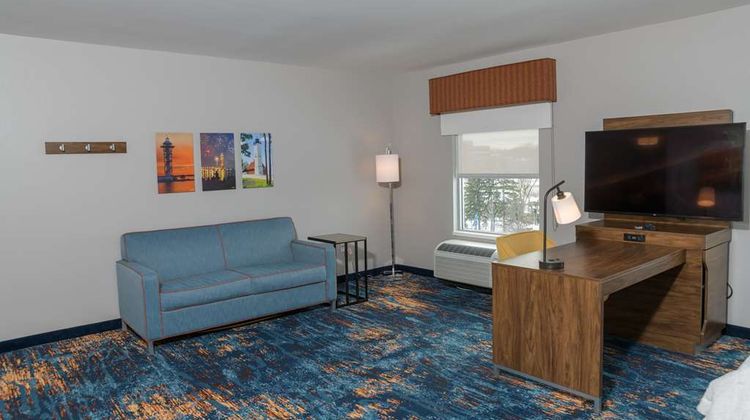 Hampton Inn & Suites Erie Bayfront Room