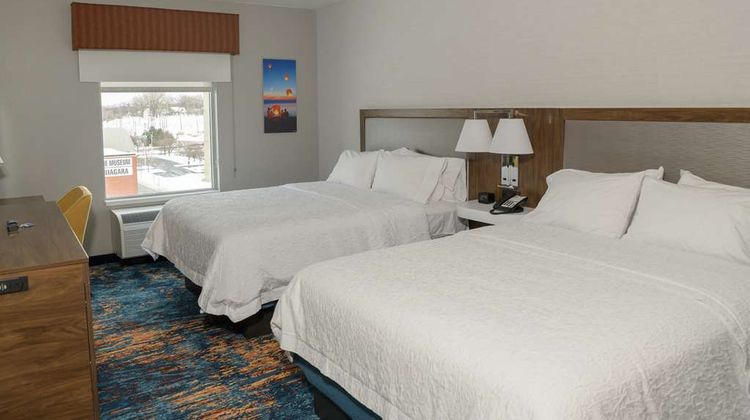 Hampton Inn & Suites Erie Bayfront Room