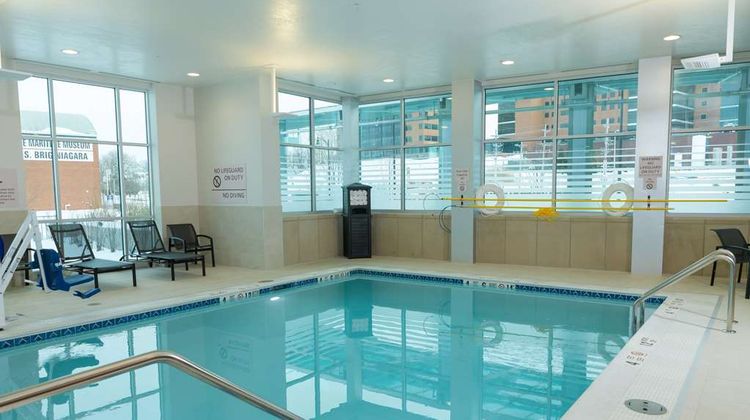 Hampton Inn & Suites Erie Bayfront Pool