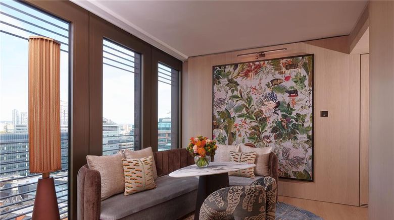 <b>Pan Pacific London Suite</b>. Images powered by <a href="https://iceportal.shijigroup.com/" title="IcePortal" target="_blank">IcePortal</a>.