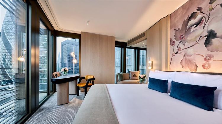 Pan Pacific London Room