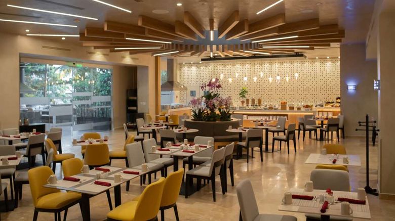 <b>Hilton San Salvador Restaurant</b>. Images powered by <a href="https://iceportal.shijigroup.com/" title="IcePortal" target="_blank">IcePortal</a>.