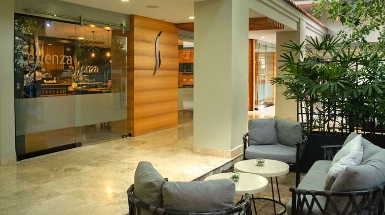 <b>Hilton San Salvador Lobby</b>. Images powered by <a href="https://iceportal.shijigroup.com/" title="IcePortal" target="_blank">IcePortal</a>.