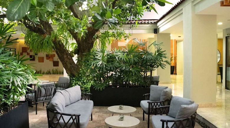 <b>Hilton San Salvador Lobby</b>. Images powered by <a href="https://iceportal.shijigroup.com/" title="IcePortal" target="_blank">IcePortal</a>.