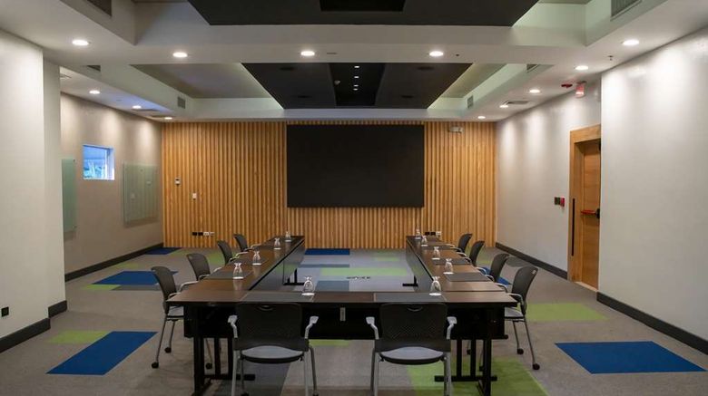 <b>Hilton San Salvador Meeting</b>. Images powered by <a href="https://iceportal.shijigroup.com/" title="IcePortal" target="_blank">IcePortal</a>.
