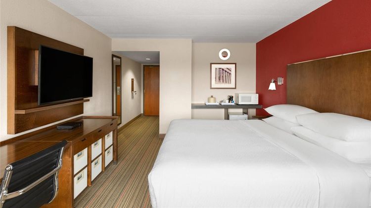 Lakeview Signature, Trademark Collection Room