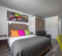 Hotel V Room