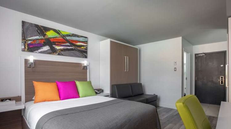 Hotel V Room