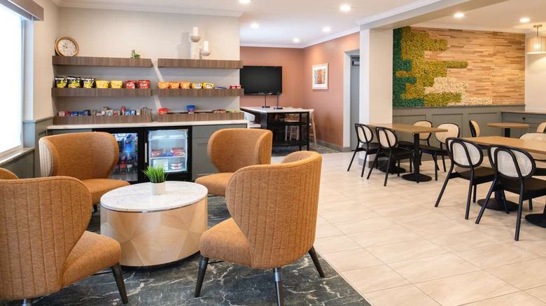 <b>Best Western Kennewick Tri-Cities Center Lobby</b>. Images powered by <a href="https://iceportal.shijigroup.com/" title="IcePortal" target="_blank">IcePortal</a>.