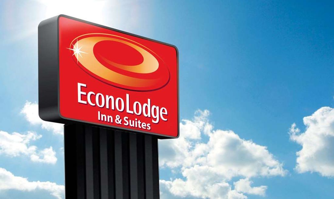 Econo Lodge Inn & Suites Exterior