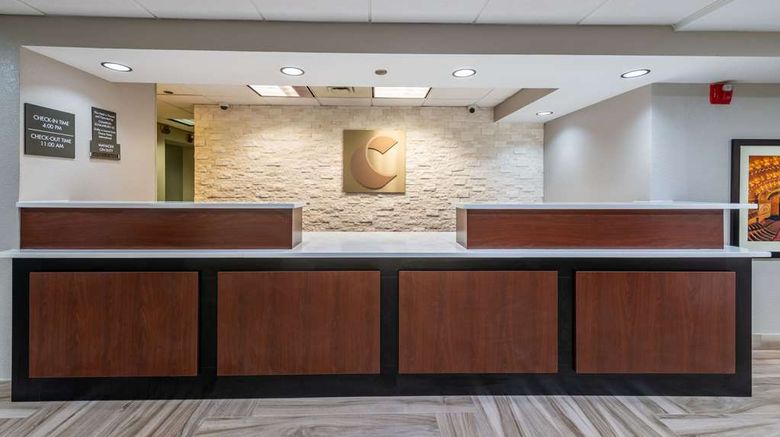 <b>Comfort Inn Schaumburg Lobby</b>. Images powered by <a href="https://iceportal.shijigroup.com/" title="IcePortal" target="_blank">IcePortal</a>.