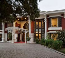 Ramada by Wyndham Mussoorie Mall Road Exterior