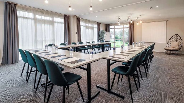 <b>Sure Hotel by BW Calais Coquelles Tunnel Meeting</b>. Images powered by <a href="https://iceportal.shijigroup.com/" title="IcePortal" target="_blank">IcePortal</a>.