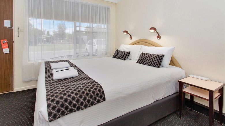 <b>Econo Lodge Savannah Park Tamworth Room</b>. Images powered by <a href="https://iceportal.shijigroup.com/" title="IcePortal" target="_blank">IcePortal</a>.