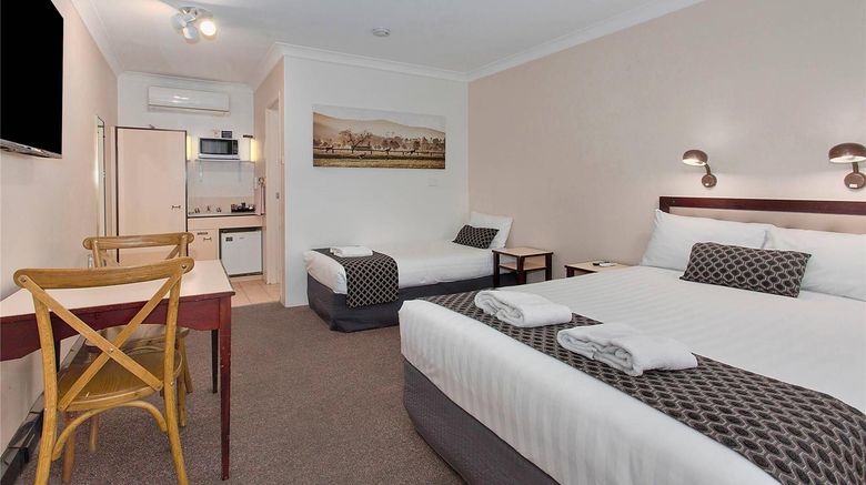 <b>Econo Lodge Savannah Park Tamworth Room</b>. Images powered by <a href="https://iceportal.shijigroup.com/" title="IcePortal" target="_blank">IcePortal</a>.
