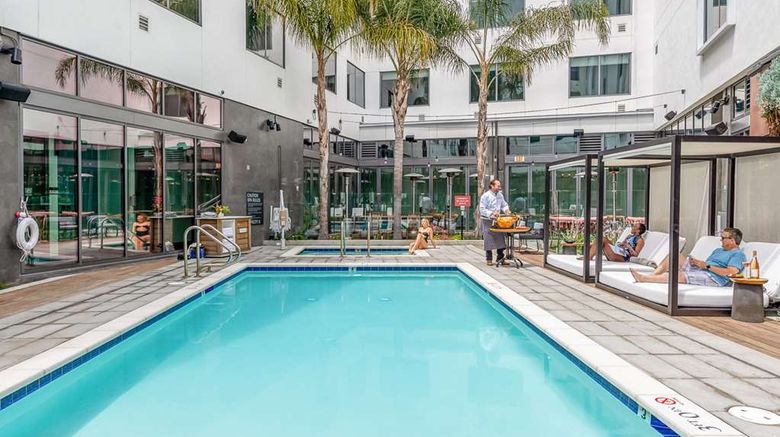 <b>Shashi Hotel Mountain View Urban Resort Pool</b>. Images powered by <a href="https://iceportal.shijigroup.com/" title="IcePortal" target="_blank">IcePortal</a>.