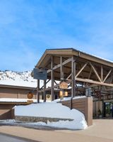 Snowpine Lodge